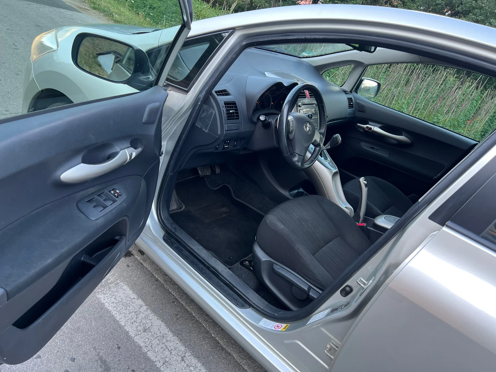 Toyota Auris 1.6* Автомат* Климатроник* Холандия* Парктроници - изображение 9