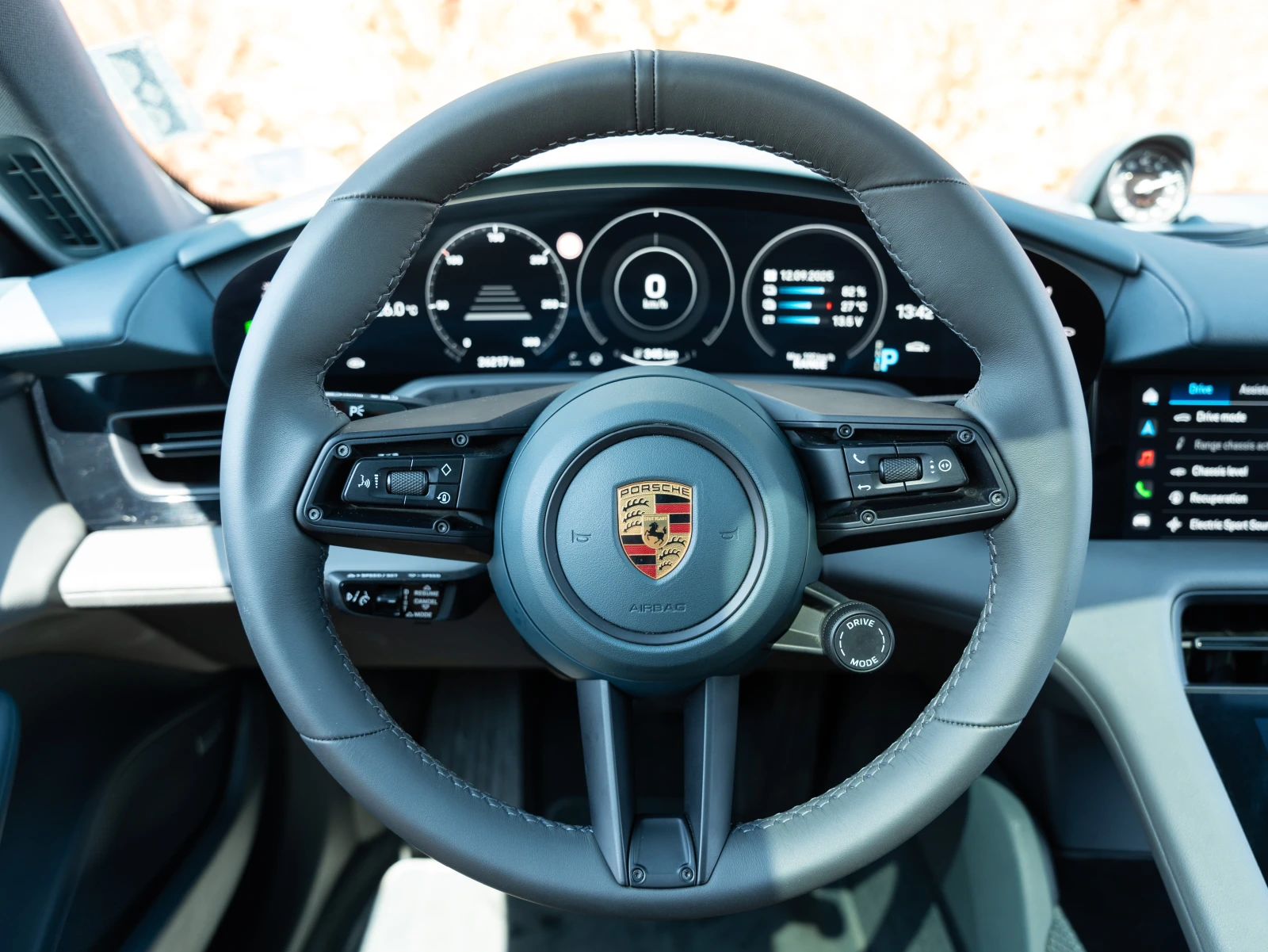 Porsche Taycan 4S - изображение 10