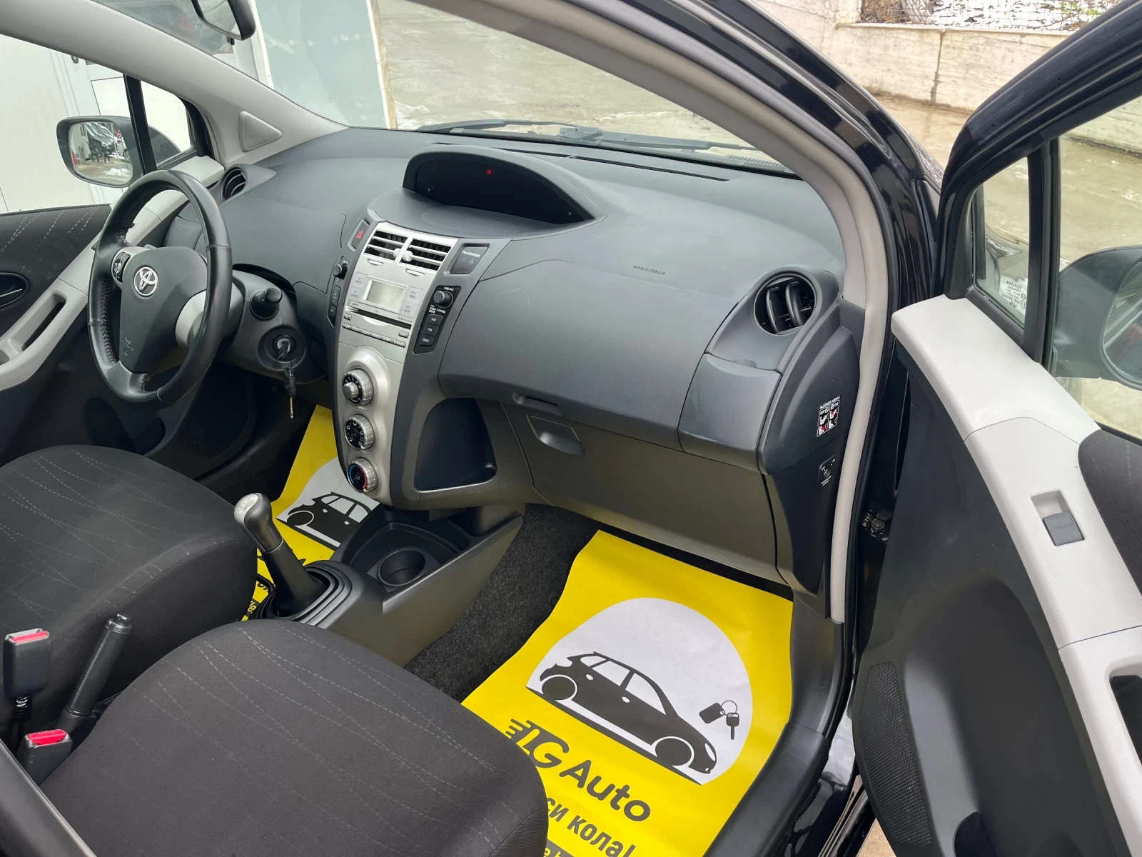 Toyota Yaris 1.0 - изображение 6