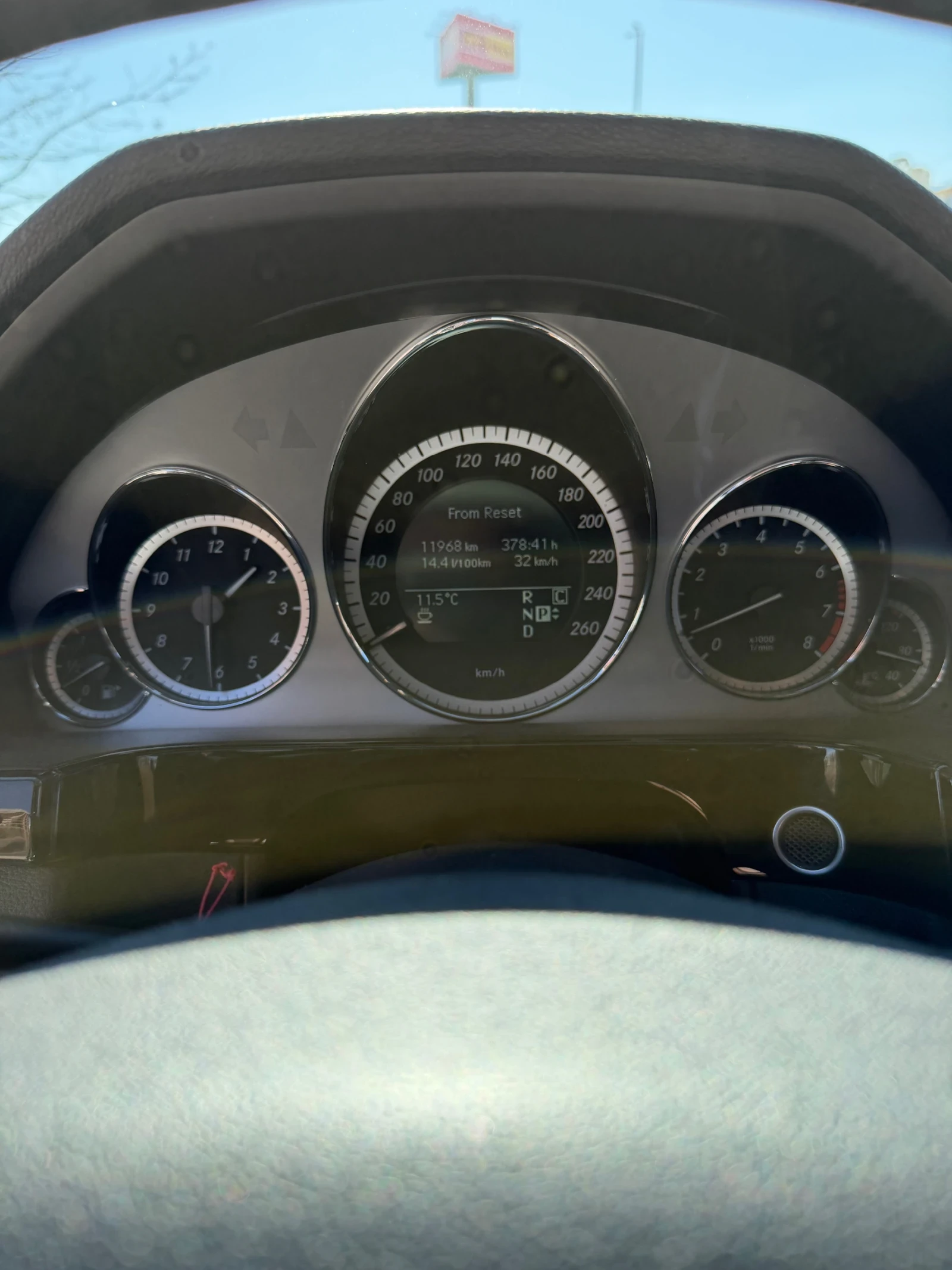 Mercedes-Benz E 500 4MATIC, снимка 9 - Автомобили и джипове - 53803048