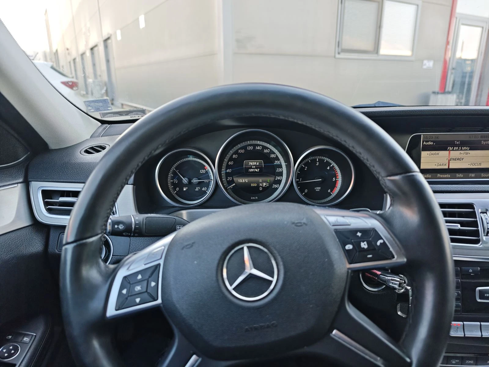 Mercedes-Benz E 200, снимка 9 - Автомобили и джипове - 53894907