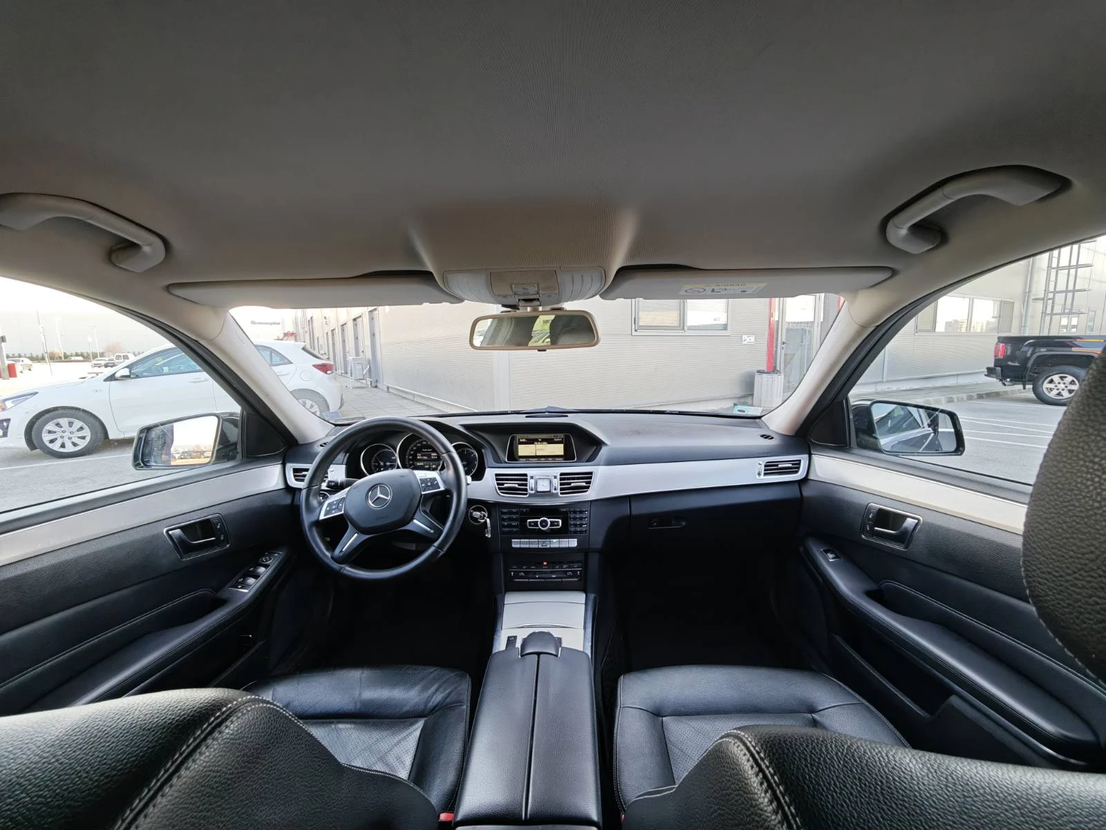 Mercedes-Benz E 200, снимка 10 - Автомобили и джипове - 53894907