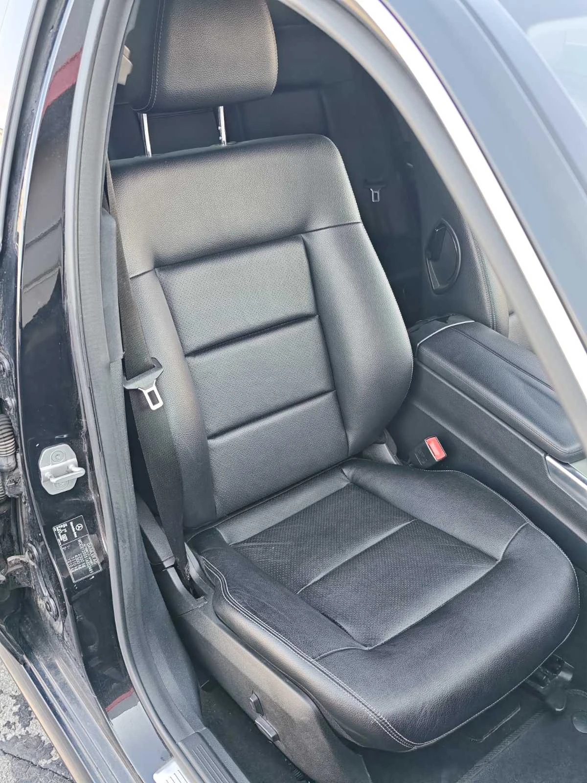 Mercedes-Benz E 200, снимка 12 - Автомобили и джипове - 53894907