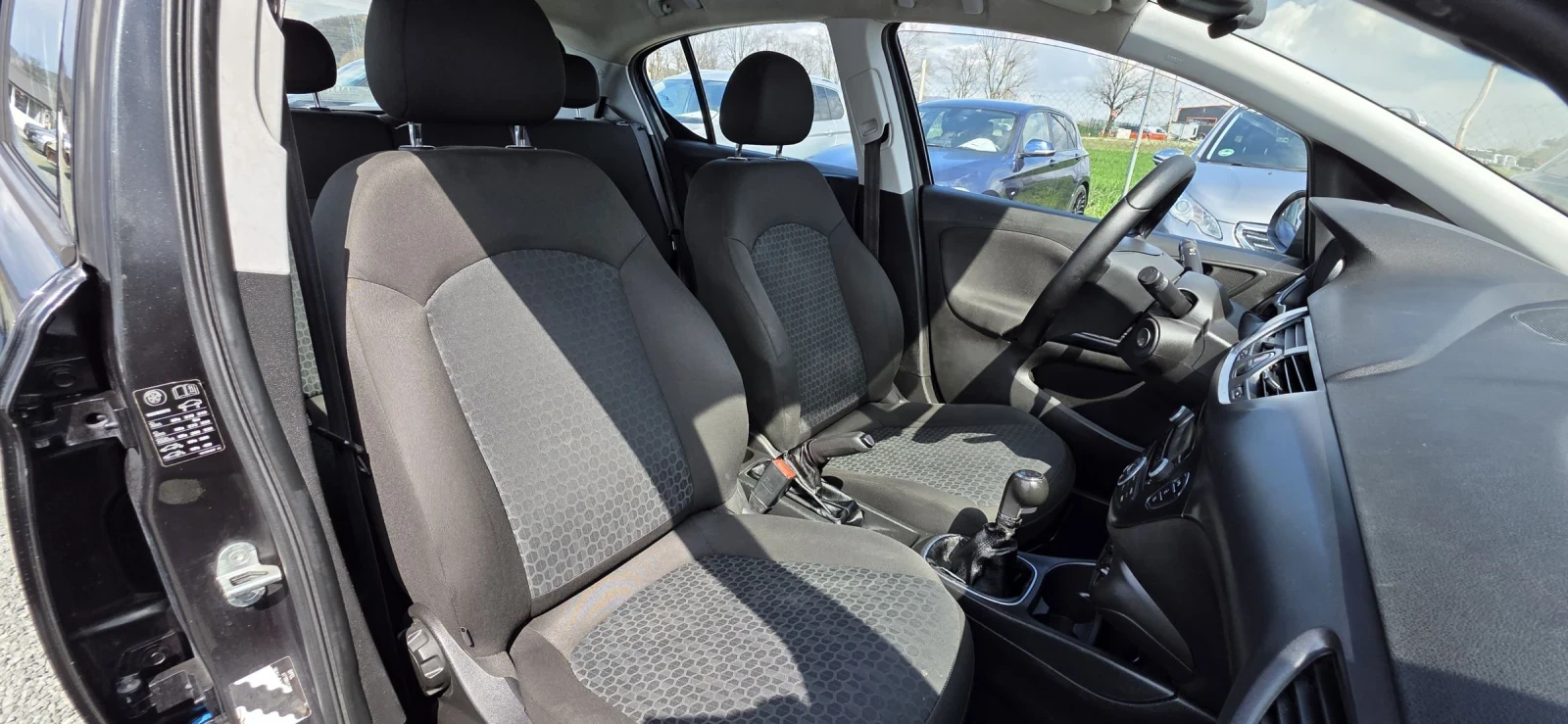 Opel Corsa 1.4 фабрична газ , снимка 14 - Автомобили и джипове - 54091807