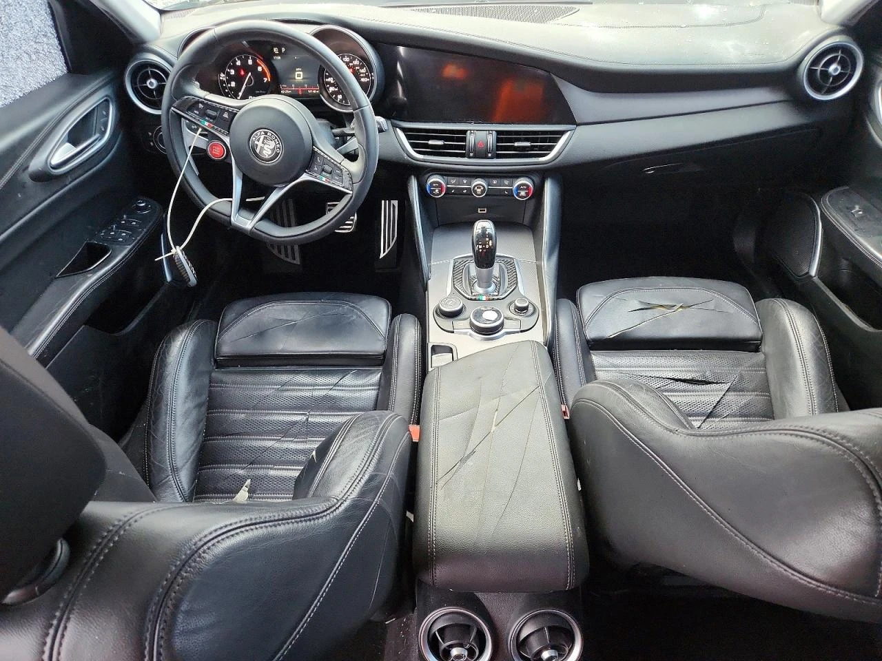 Alfa Romeo Giulia 2.0l Ti Q4, снимка 8 - Автомобили и джипове - 54138393