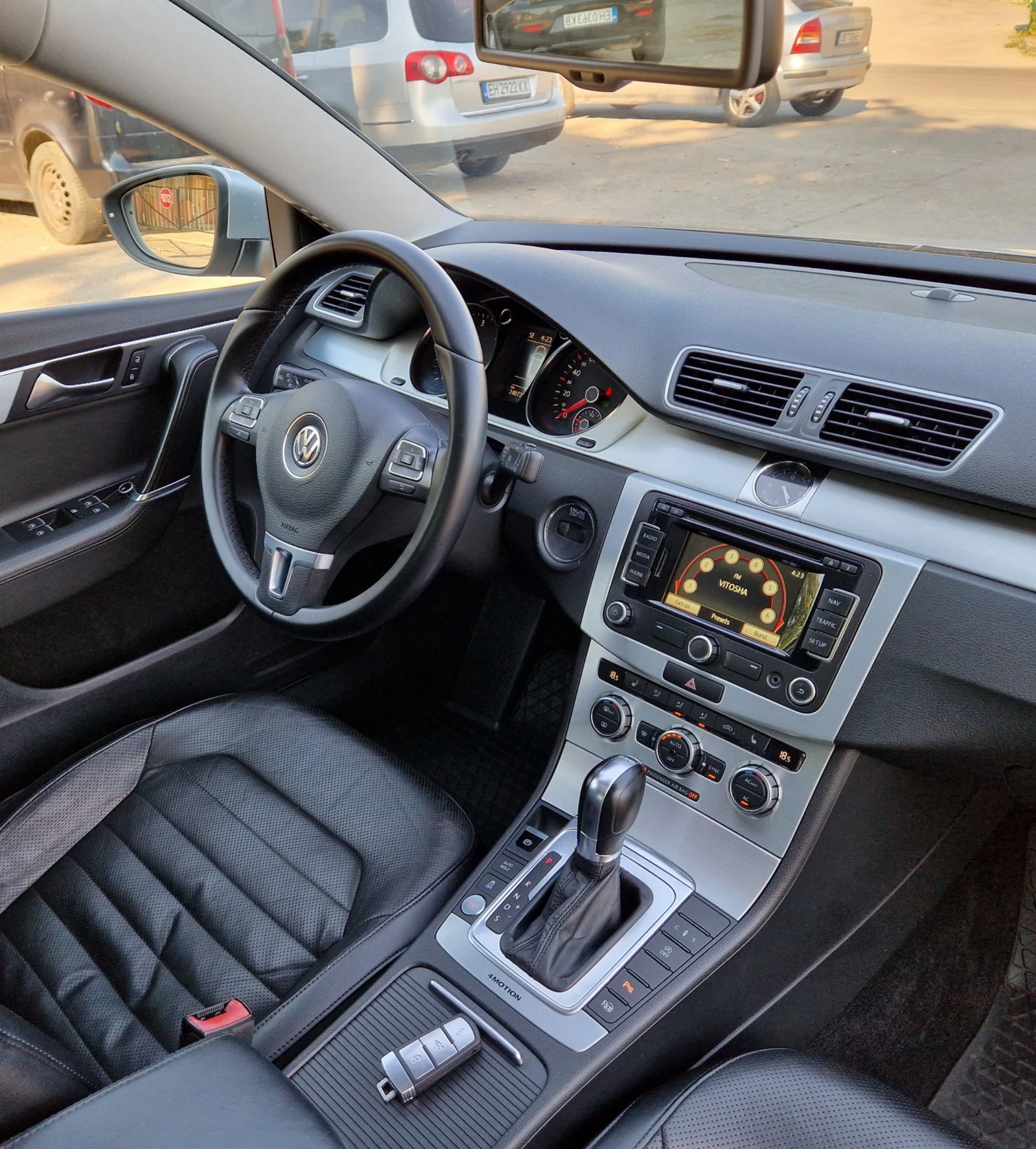 VW Passat 2.0TDi 170k.4X4ДИСТРОНИК/ОБДУХВАНЕ/КЕЙЛЕС/ПАНОРАМА, снимка 12 - Автомобили и джипове - 55584412