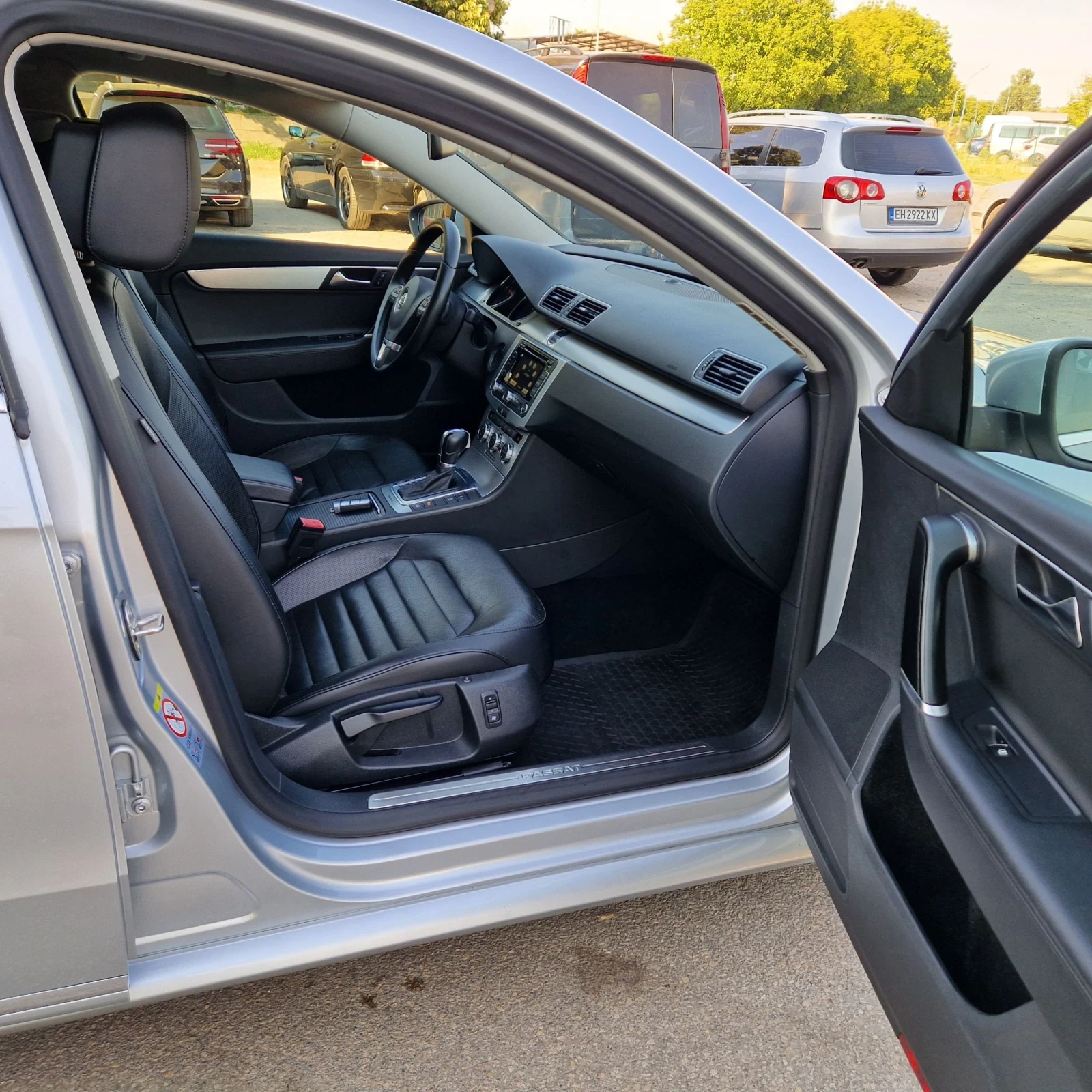 VW Passat 2.0TDi 170k.4X4ДИСТРОНИК/ОБДУХВАНЕ/КЕЙЛЕС/ПАНОРАМА, снимка 11 - Автомобили и джипове - 55584412