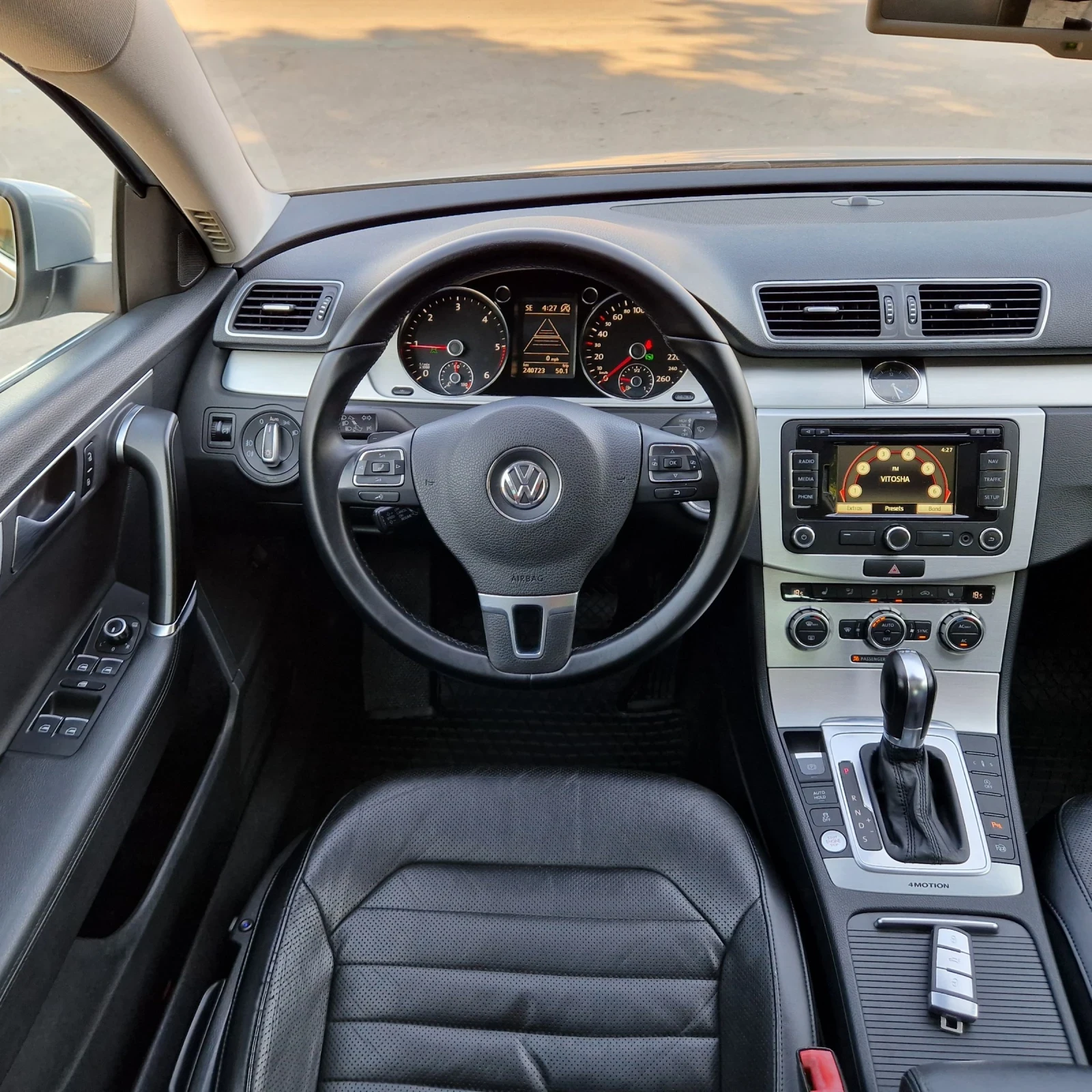 VW Passat 2.0TDi 170k.4X4ДИСТРОНИК/ОБДУХВАНЕ/КЕЙЛЕС/ПАНОРАМА, снимка 14 - Автомобили и джипове - 55584412