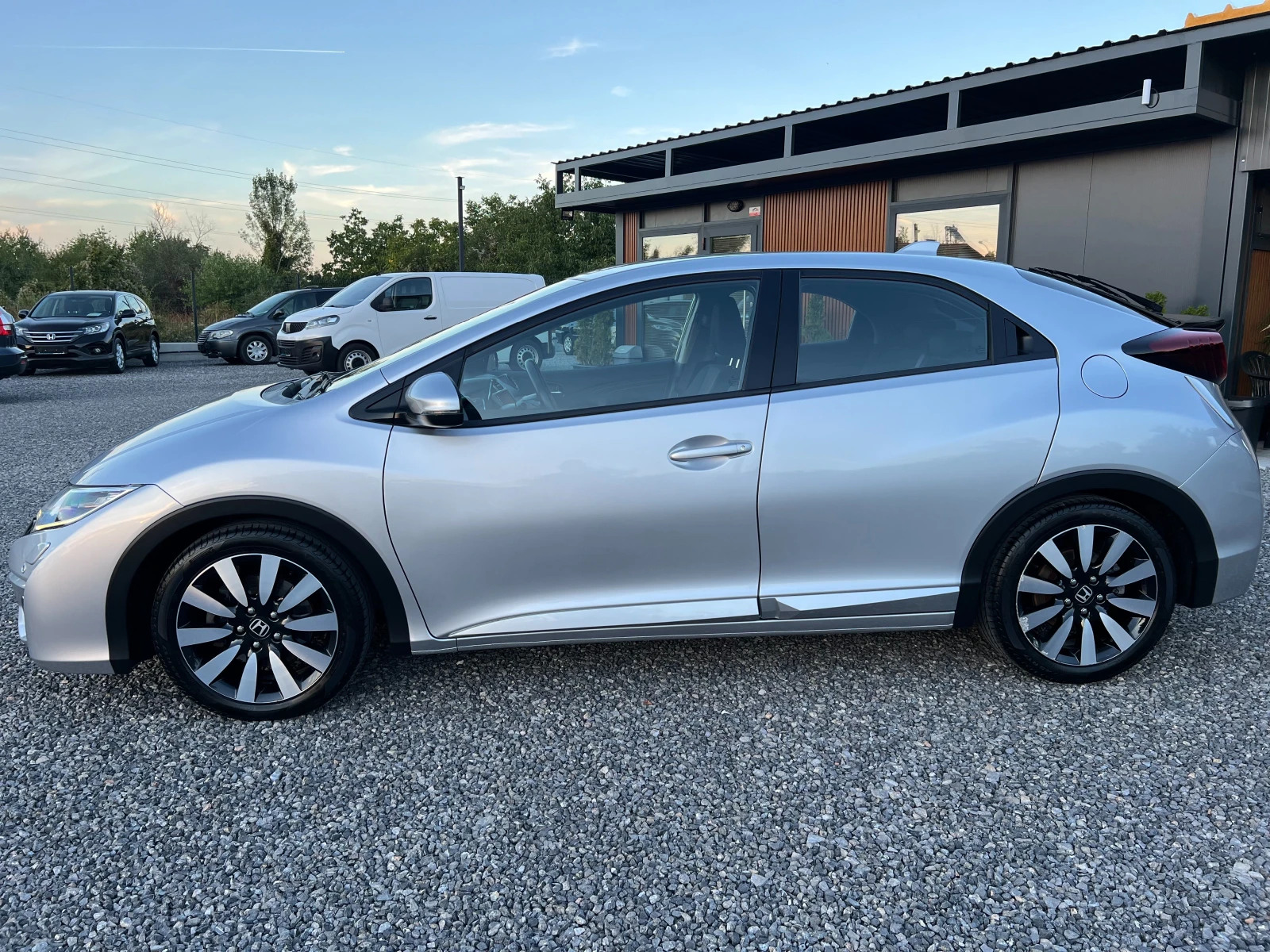 Honda Civic ФЕЙСЛИФТ/НАВИГАЦИЯ/КАМЕРА/ПАРКТРОНИЦИ/ПОДГРЕВ/LED/, снимка 2 - Автомобили и джипове - 55958858