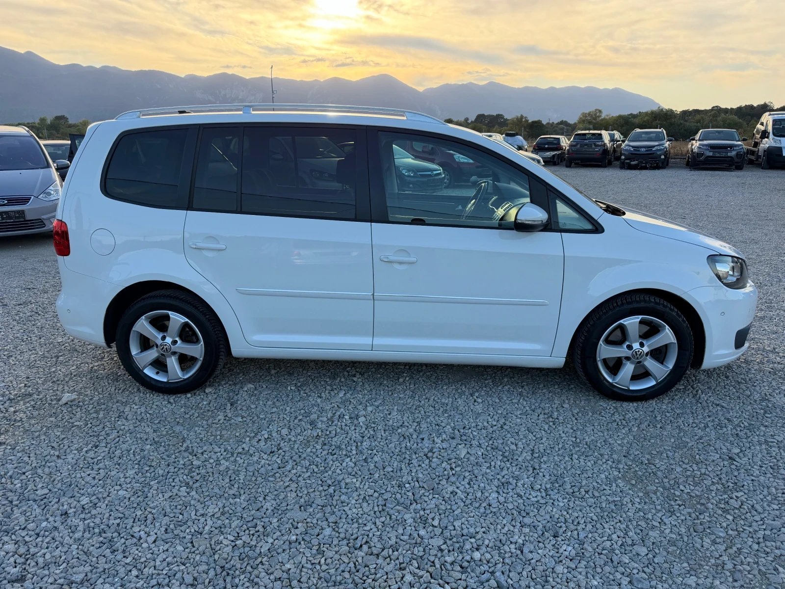 VW Touran 2.0TDI-170PS-HIGLINE-DSG-NAVI, снимка 4 - Автомобили и джипове - 56331477