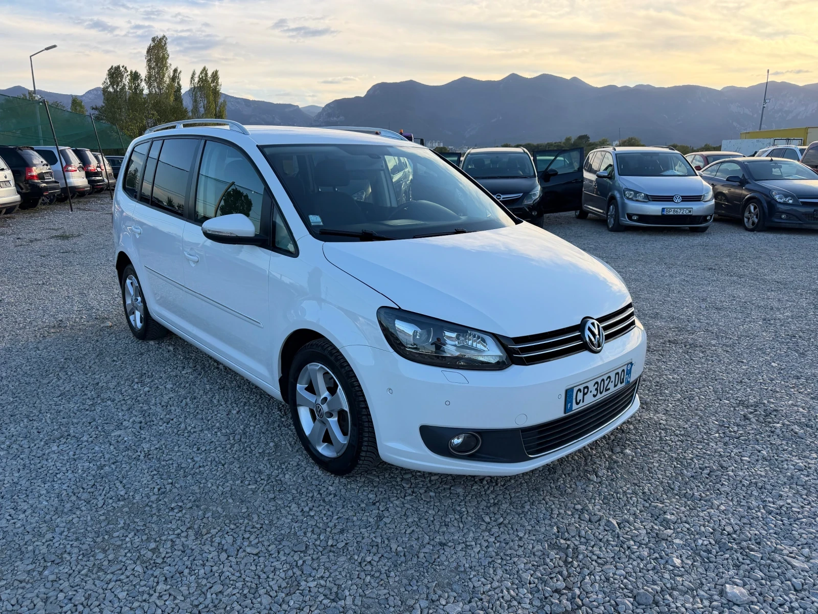 VW Touran 2.0TDI-170PS-HIGLINE-DSG-NAVI, снимка 3 - Автомобили и джипове - 56331477