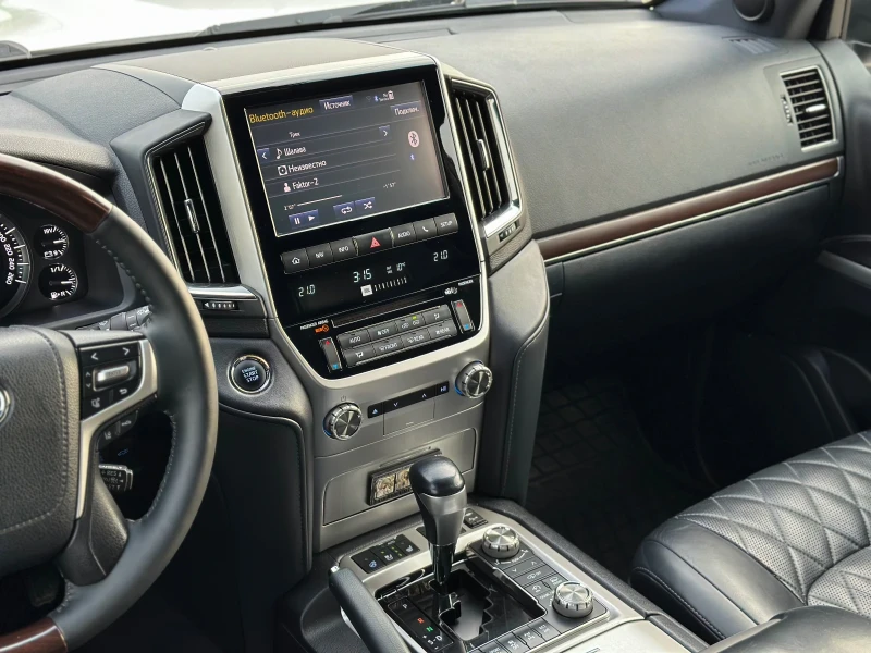 Toyota Land cruiser 200 Executive, снимка 13 - Автомобили и джипове - 53473776