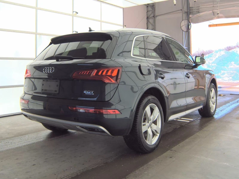 Audi Q5 2.0T* MATRIX* ДИГИТАЛНО* ТАБЛО* 360КАМЕРА* LANE* A, снимка 2 - Автомобили и джипове - 53458328