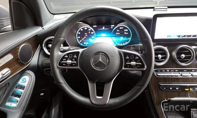 Mercedes-Benz GLC 300 4MATIC | HUD | Панорама | Кожа | Камера, снимка 11 - Автомобили и джипове - 54672048
