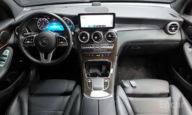 Mercedes-Benz GLC 300 4MATIC | HUD | Панорама | Кожа | Камера, снимка 3 - Автомобили и джипове - 54672048