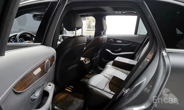 Mercedes-Benz GLC 300 4MATIC | HUD | Панорама | Кожа | Камера, снимка 9 - Автомобили и джипове - 54672048