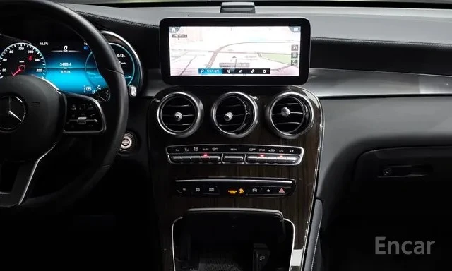 Mercedes-Benz GLC 300 4MATIC | HUD | Панорама | Кожа | Камера, снимка 15 - Автомобили и джипове - 54672048