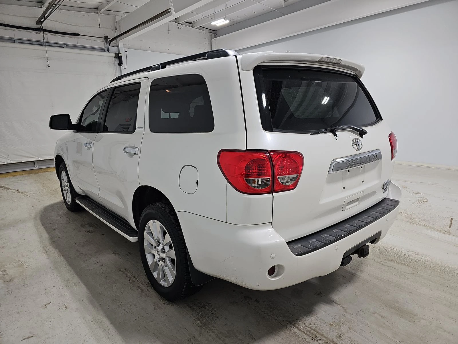 Toyota Sequoia PLATINUM* 5.7* V8* ПОДГРЕВ* КАМЕРА* КЕЙЛЕС, снимка 4 - Автомобили и джипове - 53780854