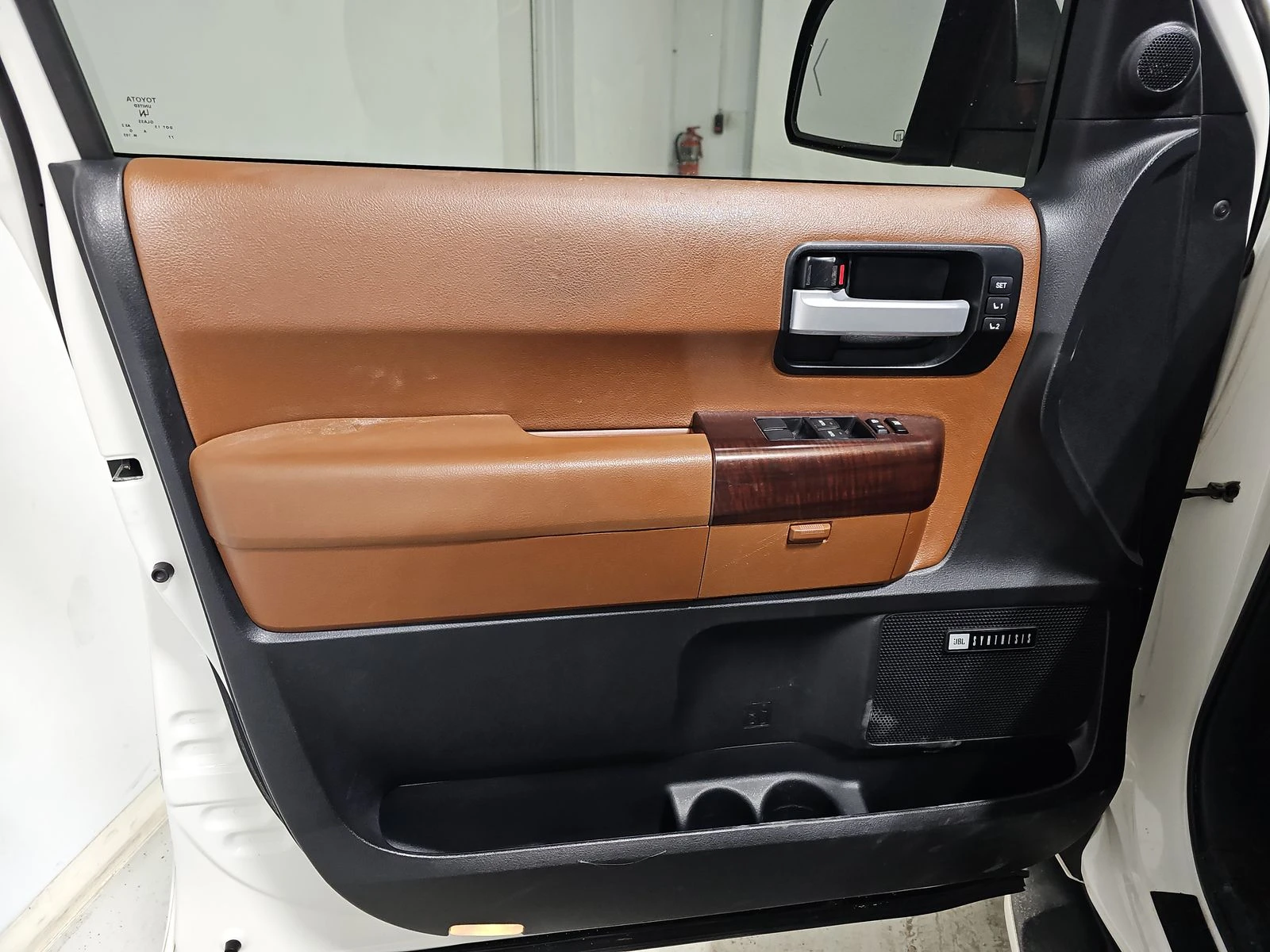 Toyota Sequoia PLATINUM* 5.7* V8* ПОДГРЕВ* КАМЕРА* КЕЙЛЕС, снимка 7 - Автомобили и джипове - 53780854