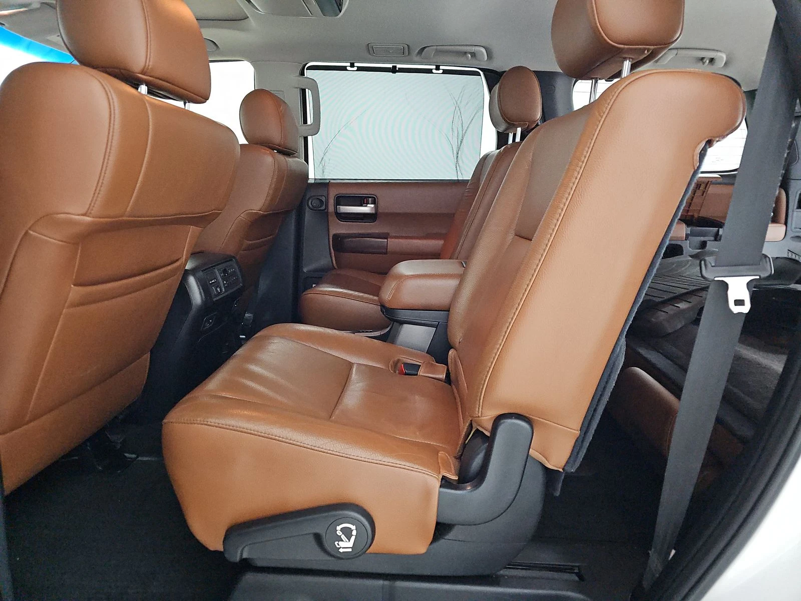 Toyota Sequoia PLATINUM* 5.7* V8* ПОДГРЕВ* КАМЕРА* КЕЙЛЕС, снимка 12 - Автомобили и джипове - 53780854