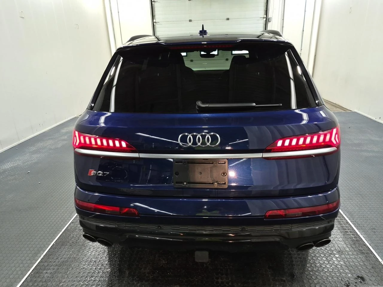 Audi SQ7 4.0* BLACK OPTIC* B&O* DISTRONIC* HEAD-UP* 360 CAM, снимка 3 - Автомобили и джипове - 54961120