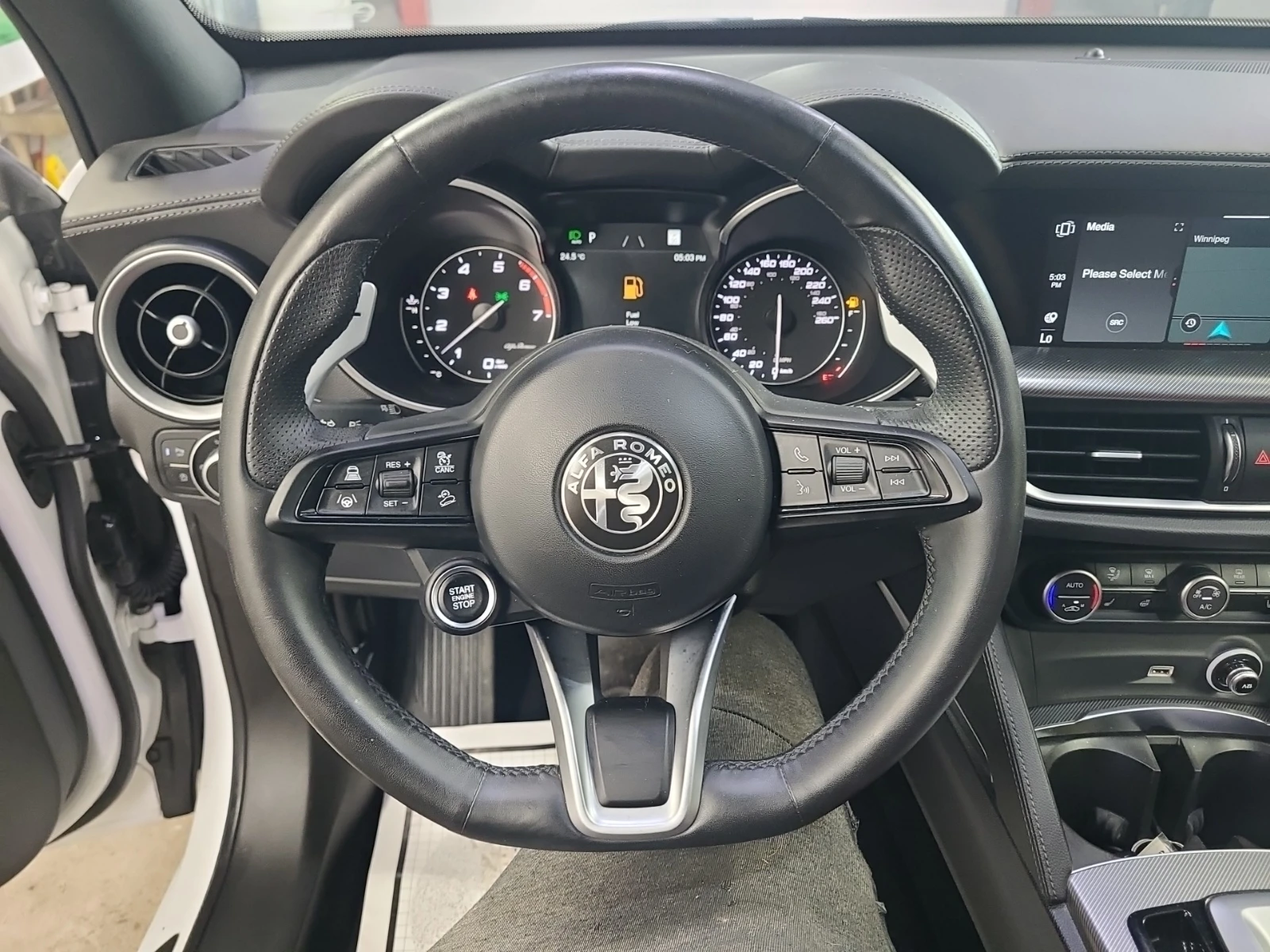 Alfa Romeo Stelvio Veloce * ПАНОРАМА * 2 КЛЮЧА * СЕРВИЗНА ИСТ, снимка 12 - Автомобили и джипове - 54991609