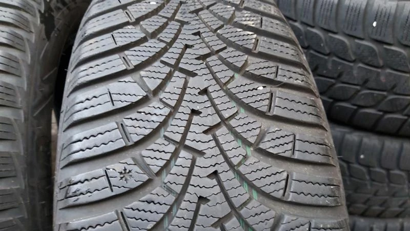 Гуми Зимни 205/60R16, снимка 5 - Гуми и джанти - 27725863