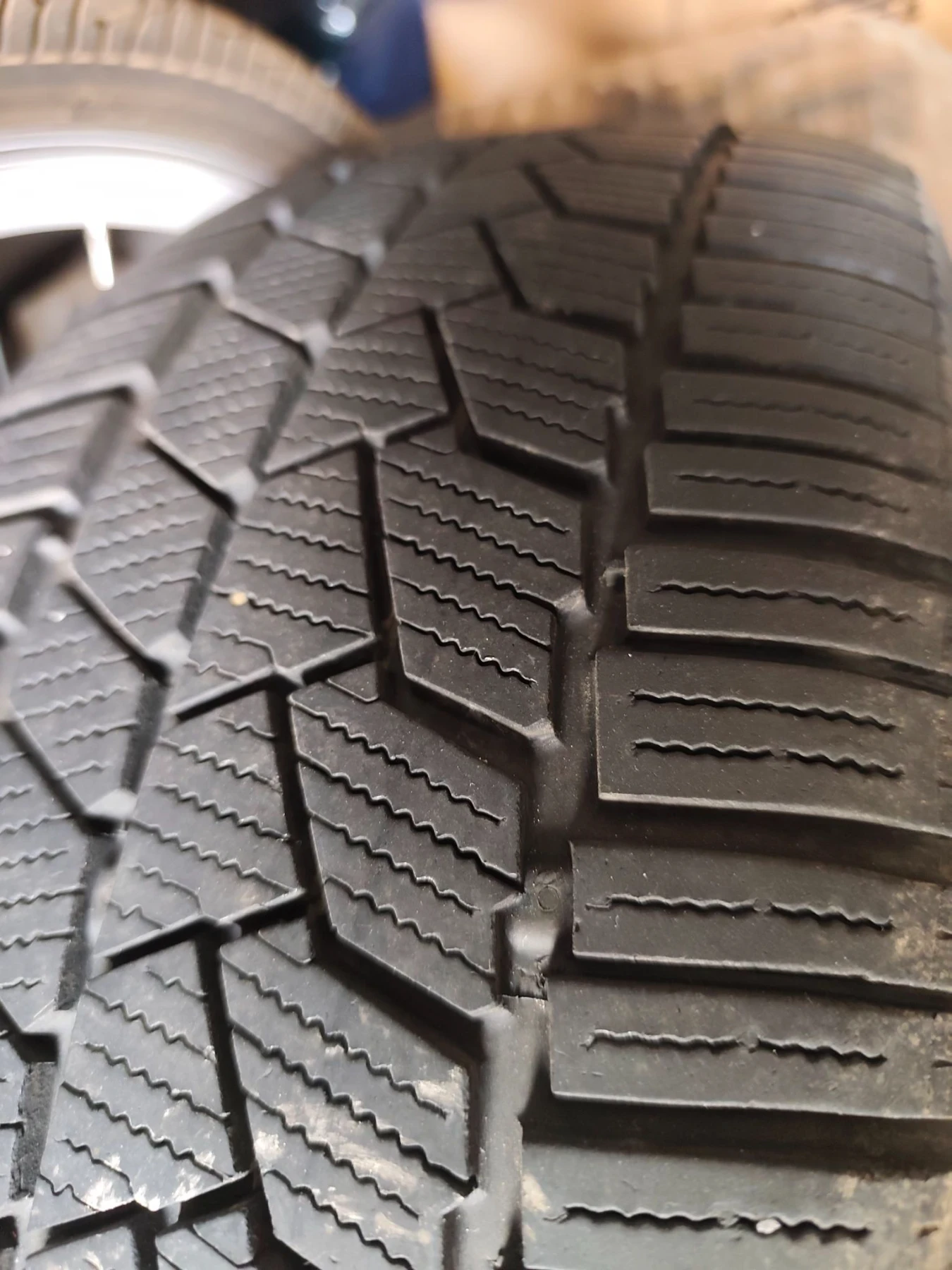 Гуми с джанти Continental 225/40R19, снимка 10 - Гуми и джанти - 56153882