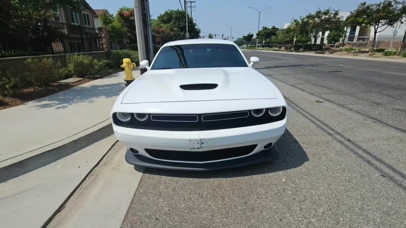 Dodge Challenger R/T, снимка 1 - Автомобили и джипове - 47258199