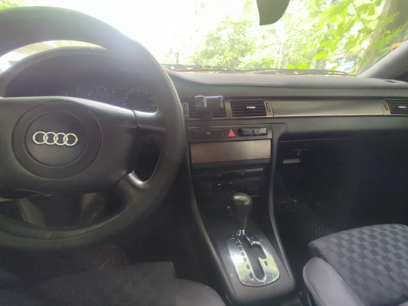 Audi A6 Комби, снимка 4 - Автомобили и джипове - 47836789