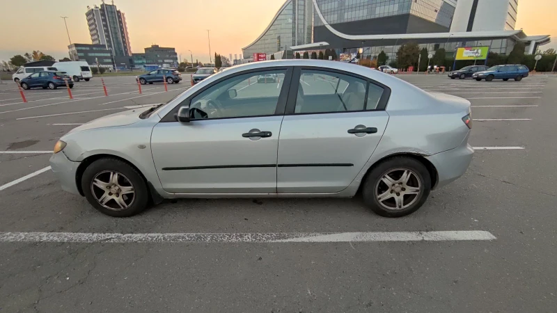 Mazda 3, снимка 2 - Автомобили и джипове - 47918249