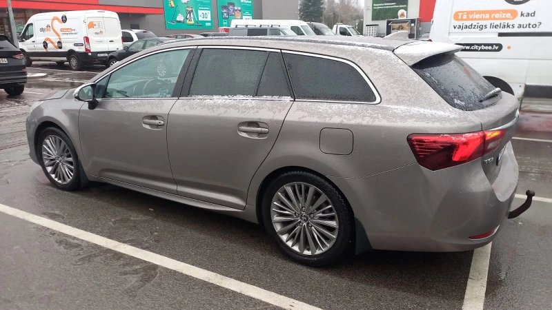 Toyota Avensis 2.0 FULL MAX , снимка 2 - Автомобили и джипове - 52461565