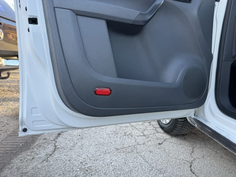 VW Caddy 1.6TDI Maxxsi 5места, снимка 16 - Автомобили и джипове - 52776114