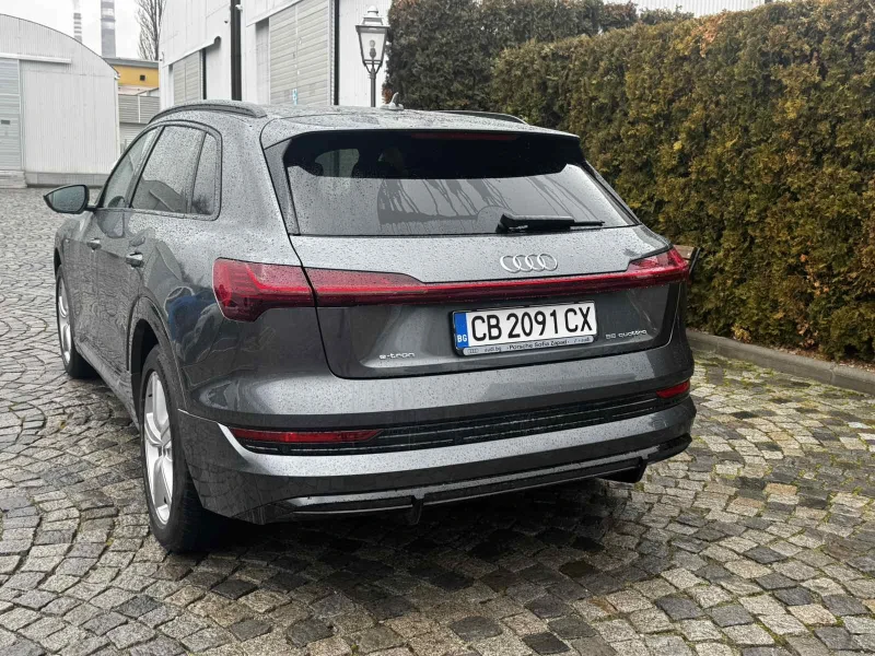 Audi E-Tron, снимка 4 - Автомобили и джипове - 53442415