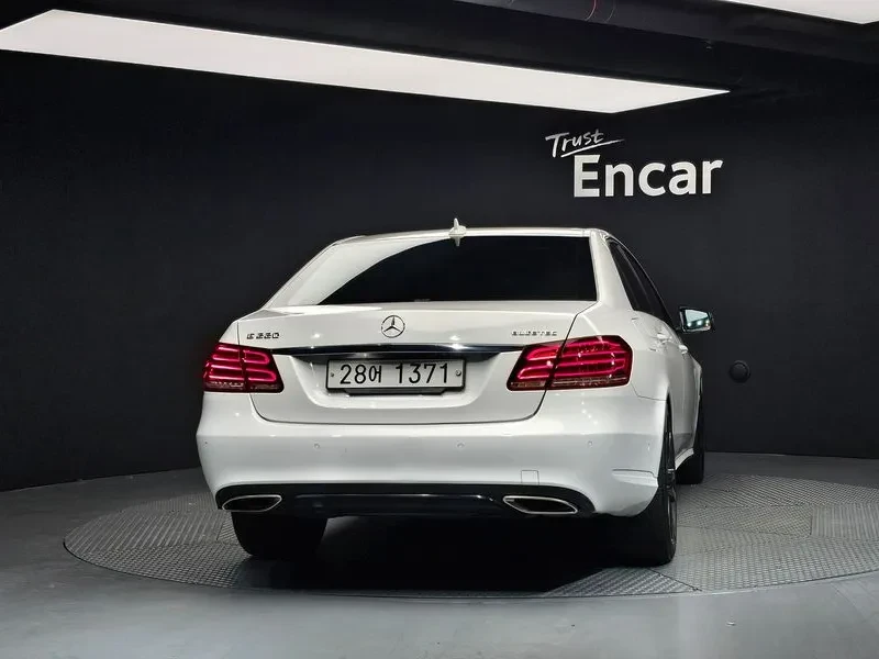 Mercedes-Benz E 220 Bluetech Avant Garde Sports - изображение 4