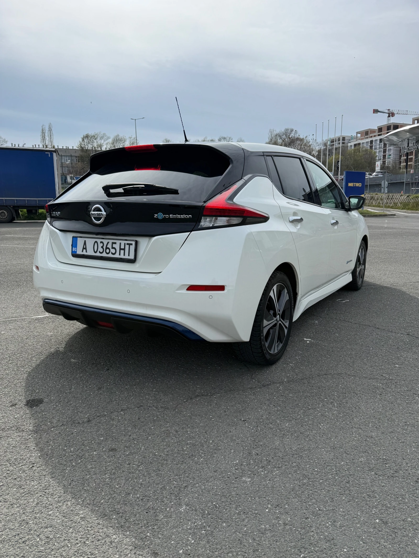Nissan Leaf   - изображение 4