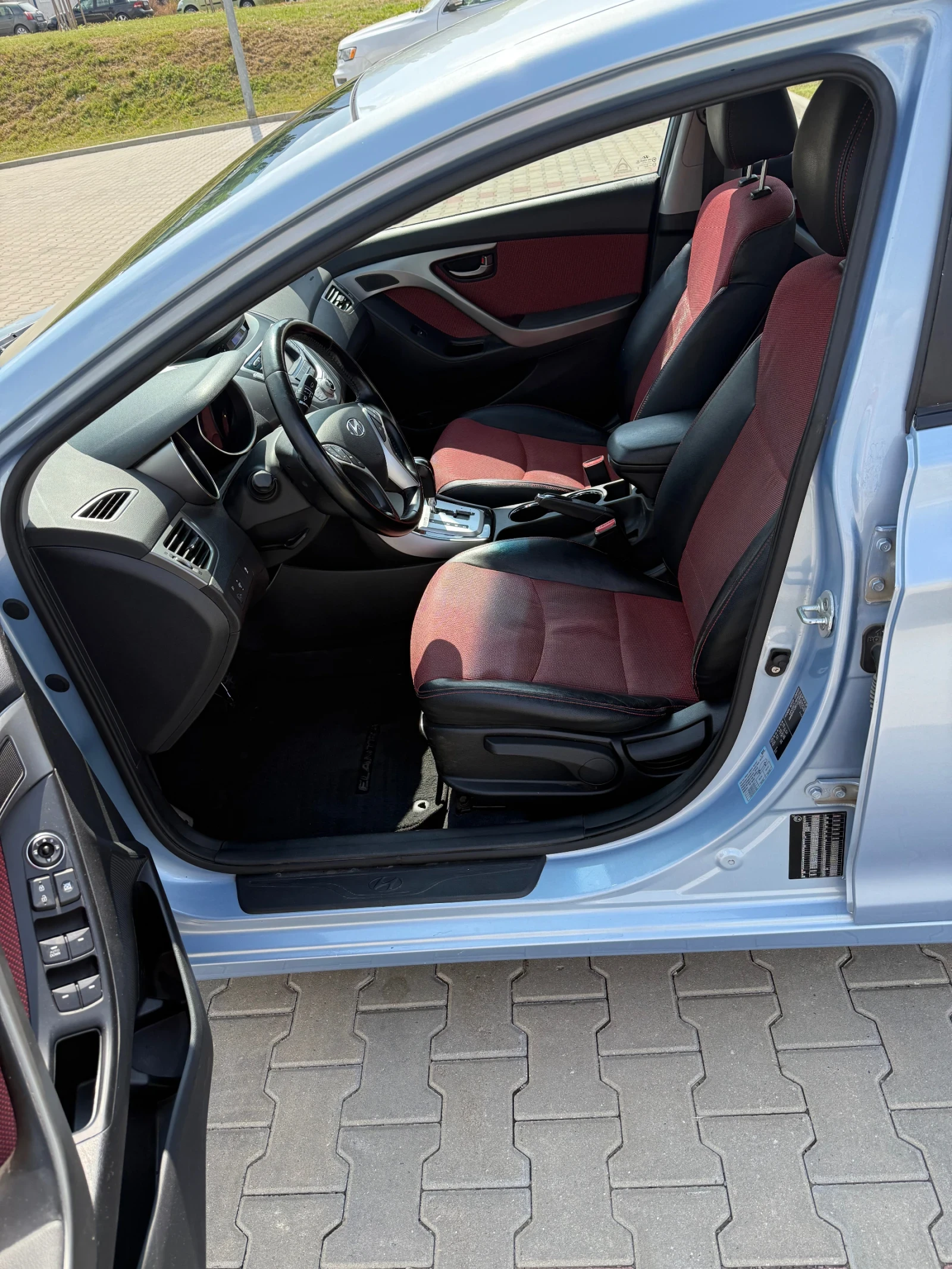 Hyundai Elantra 1.6 Автоматик | Обслужена кутия + зимни гуми - изображение 3