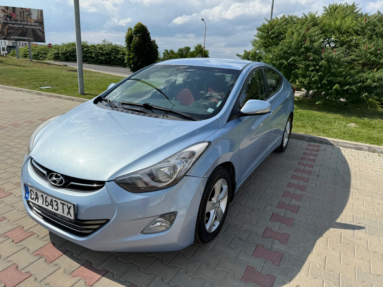 Hyundai Elantra 1.6 Автоматик | Обслужена кутия + зимни гуми - изображение 10