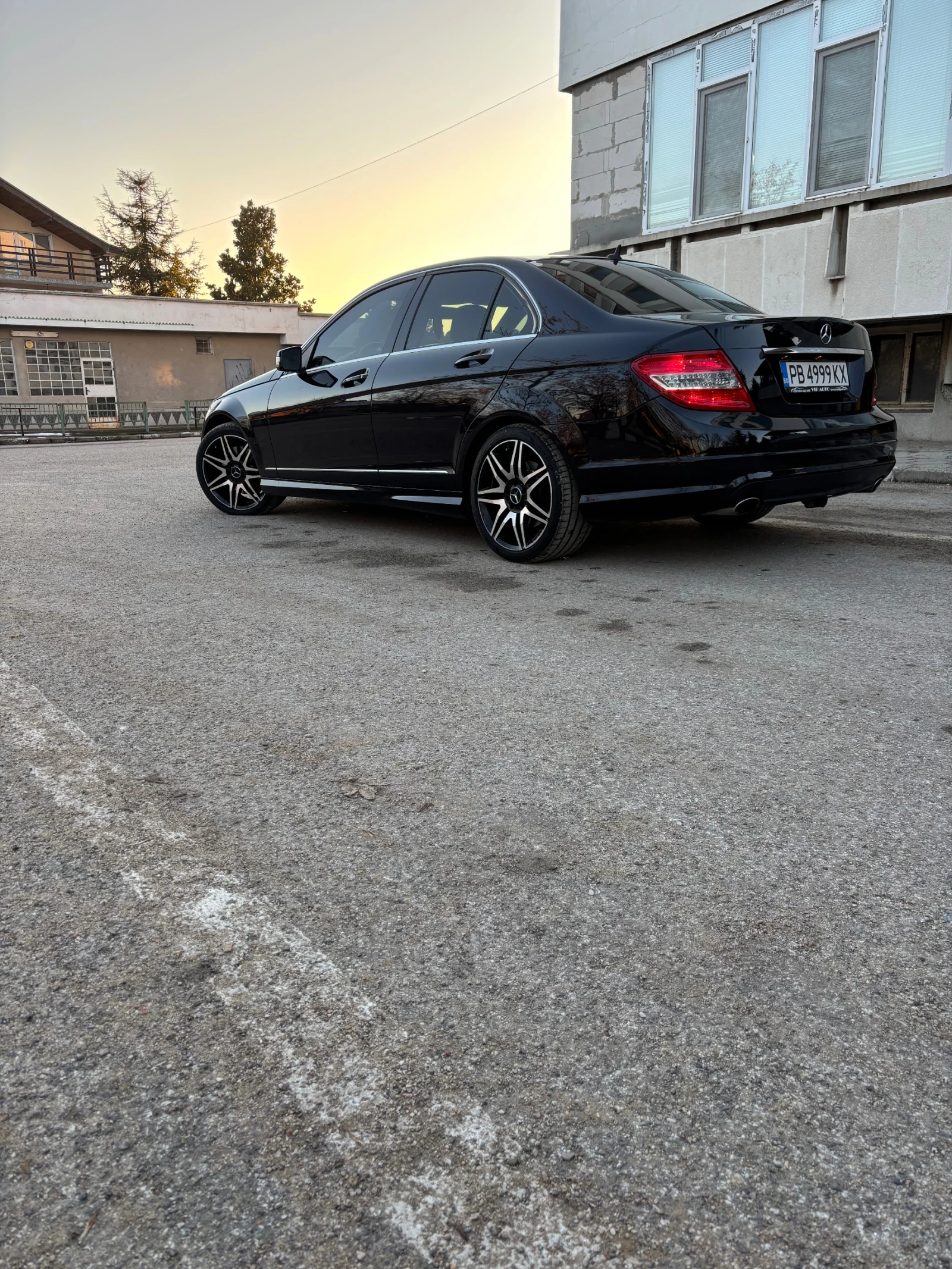 Mercedes-Benz C 320  - изображение 3