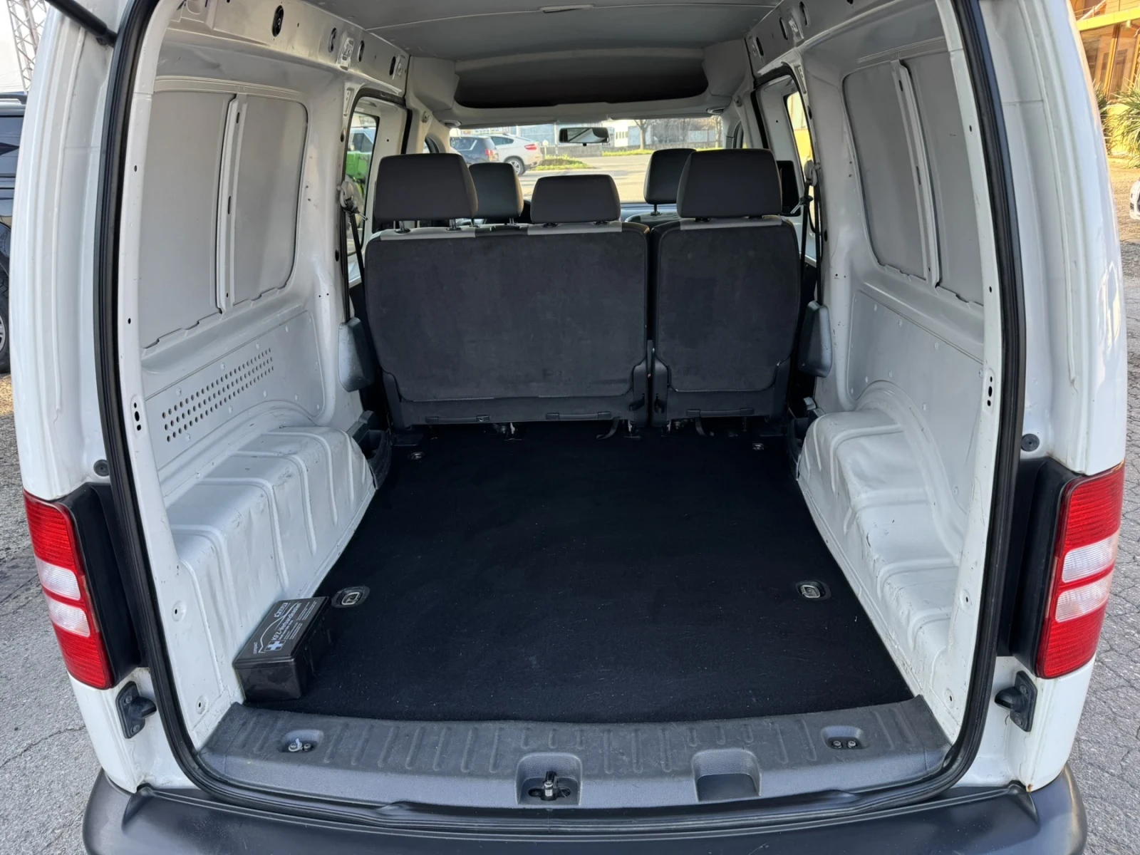 VW Caddy 1.6TDI Maxxsi 5места - изображение 5