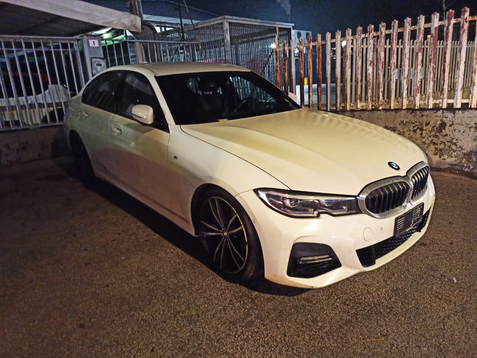 BMW 320 M-SPORT= 2021г. 190кс СЕРВИЗНА ИСТОРИЯ в БМВ! - изображение 2