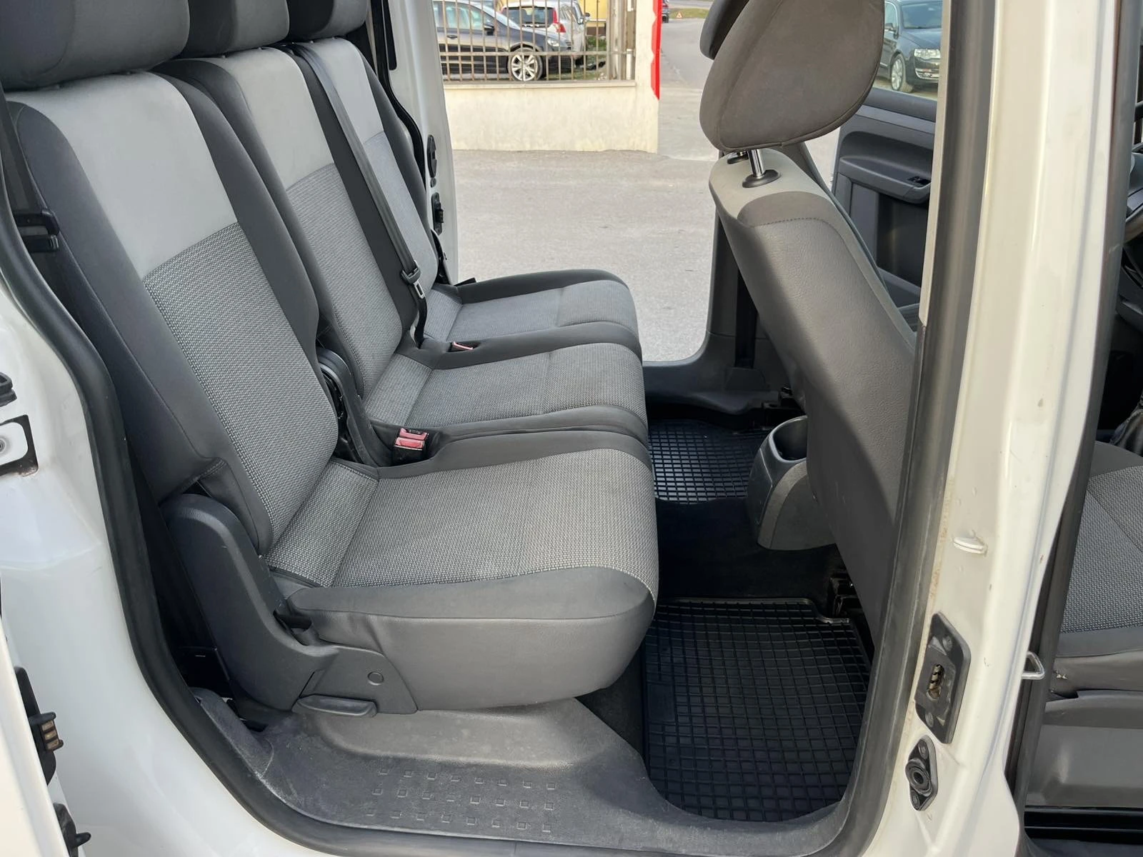 VW Caddy MAXI 1.6TDI 102кс EURO 5B КЛИМАТИК - изображение 10