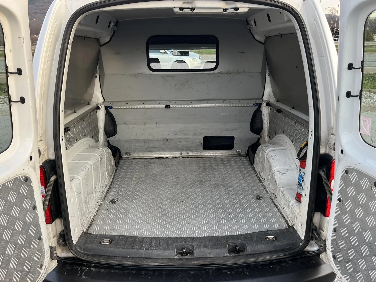 VW Caddy MAXI 1.6TDI 102�� EURO 5B �������� | Mobile.bg � ����������� 14