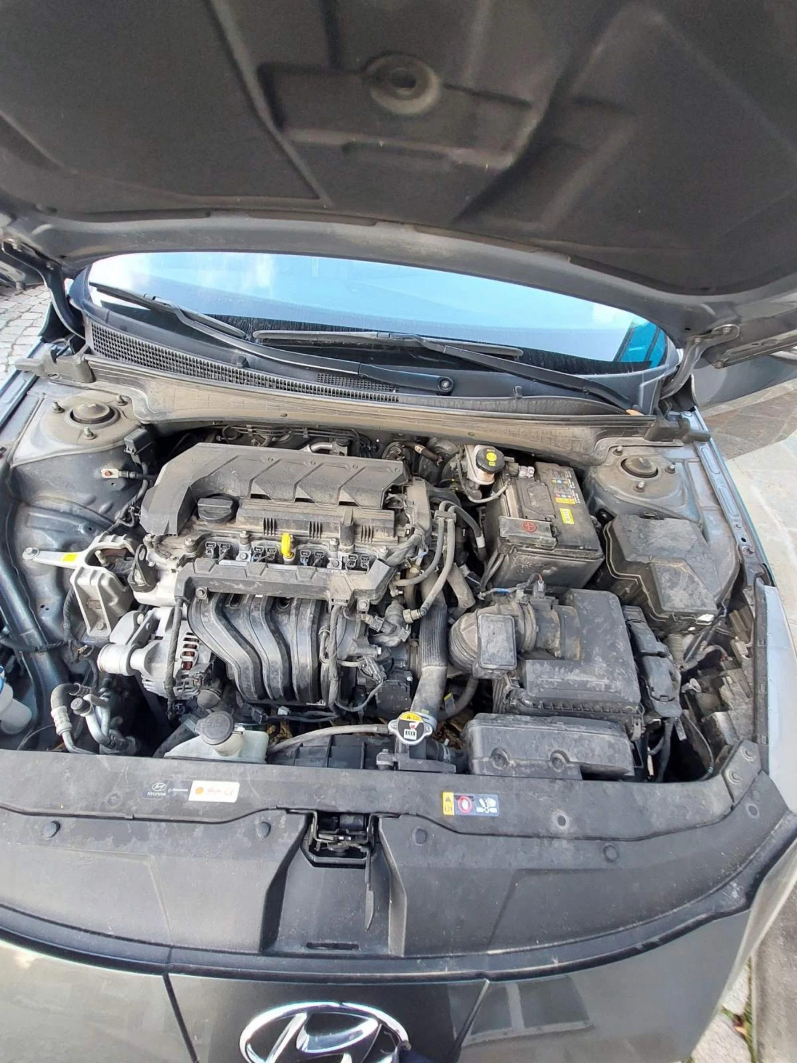 Hyundai Elantra, снимка 8 - Автомобили и джипове - 53802677