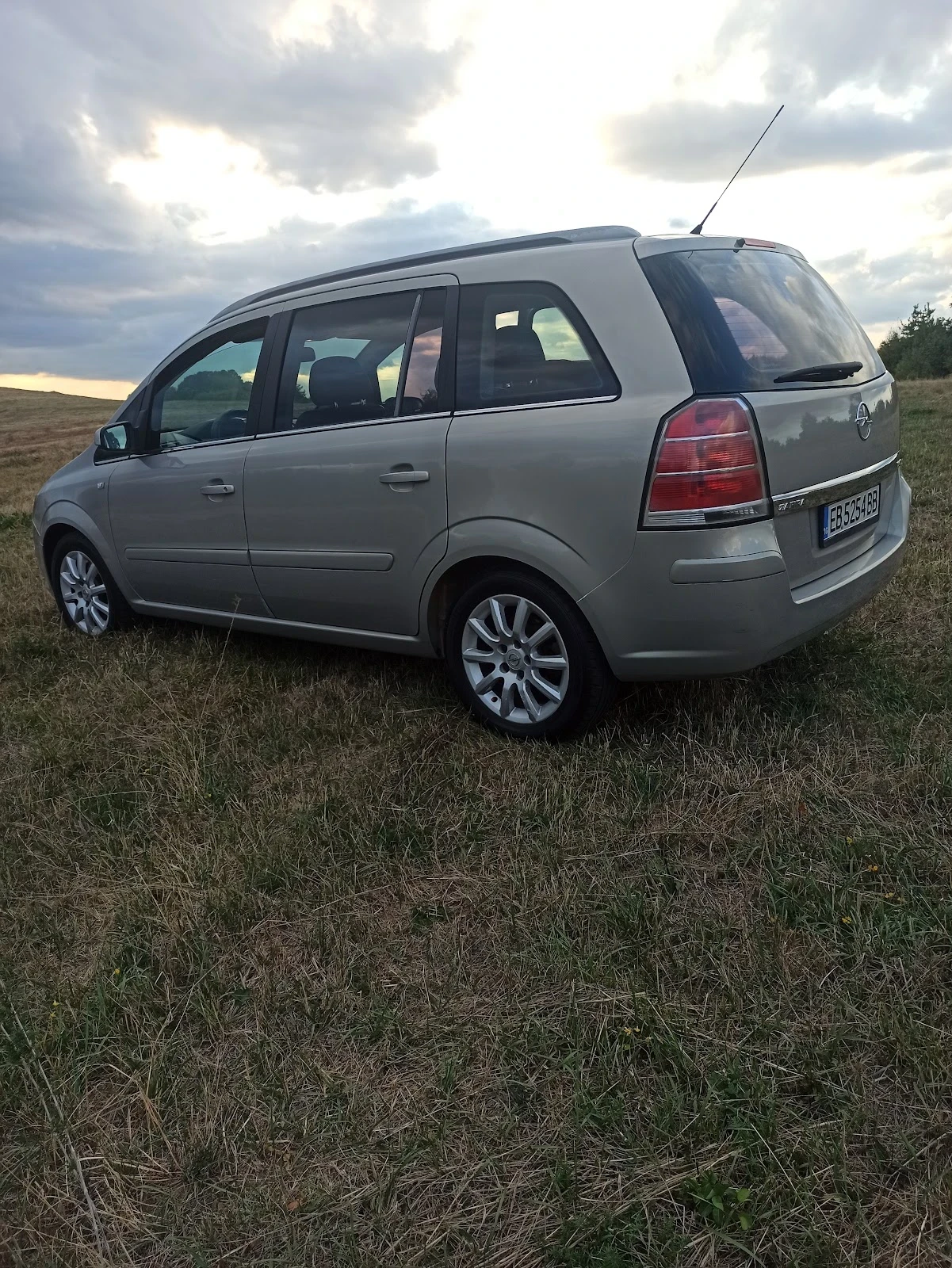Opel Zafira, снимка 4 - Автомобили и джипове - 54183037