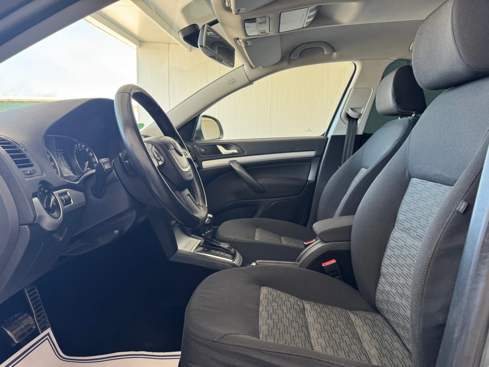 Skoda Octavia NAVI-AVTOMAT-2.0-140, снимка 7 - Автомобили и джипове - 54238346