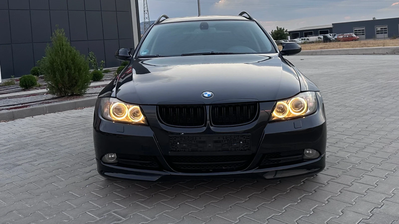BMW 320 163кс АВТОМАТ НАВИГАЦИЯ КСЕНОН, снимка 2 - Автомобили и джипове - 55781014