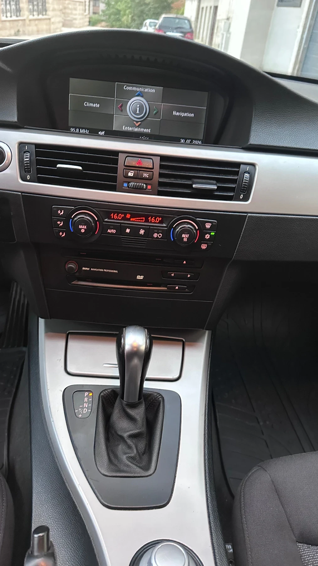BMW 320 163кс АВТОМАТ НАВИГАЦИЯ КСЕНОН, снимка 10 - Автомобили и джипове - 55781014