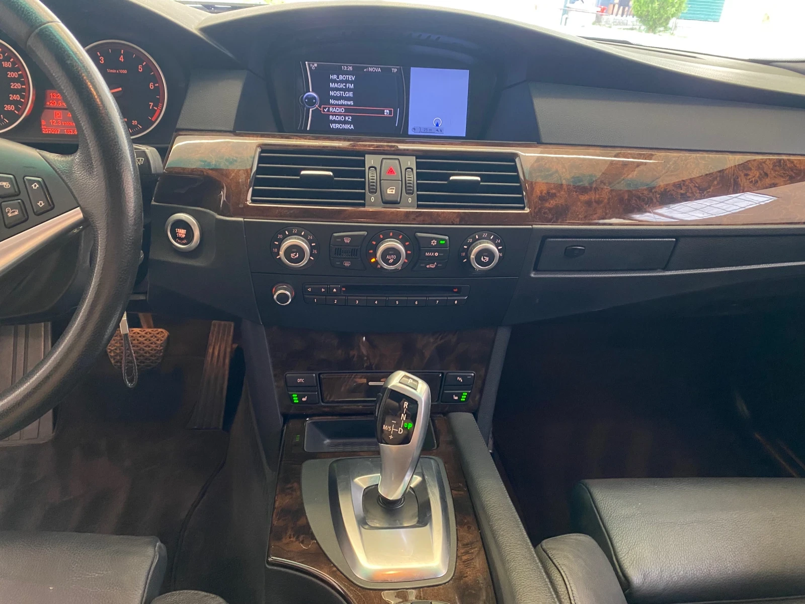 BMW 525 iX 218kc, снимка 12 - Автомобили и джипове - 55957757