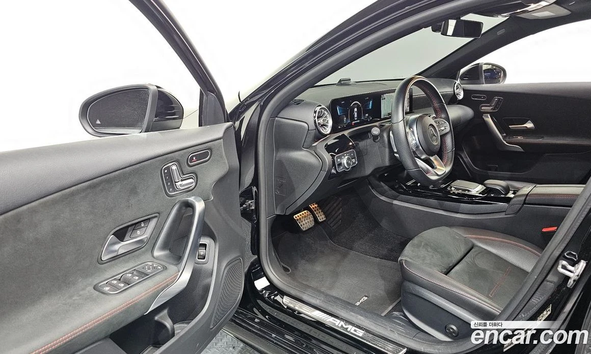 Mercedes-Benz A 35 4MATIC, снимка 10 - Автомобили и джипове - 56276912